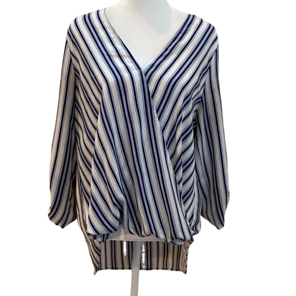 West Kei Blue and White Striped V-Neck Blouse. Size M. Bubble waist. Sz M